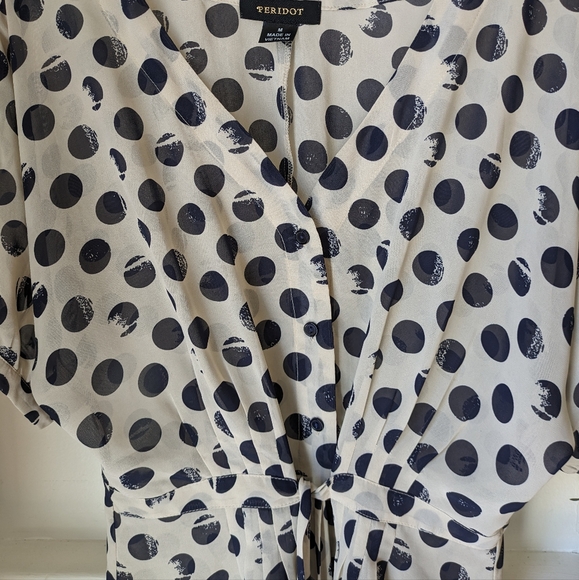Gorgeous polkadot button front blouse. Med - Picture 2 of 4